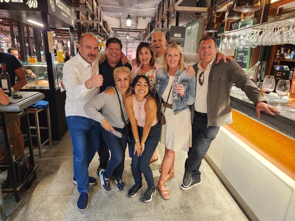 Madrid Tapas Tour. Descubre el mejor tour de tapas en Madrid y vive una experiencia gastronómica única recorriendo los barrios más emblemáticos de la ciudad. Prueba tapas tradicionales y modernas, disfruta de vinos locales y conoce la cultura madrileña de la mano de guías expertos. Reserva ahora tu tour de tapas en Madrid y saborea lo mejor de la cocina española.